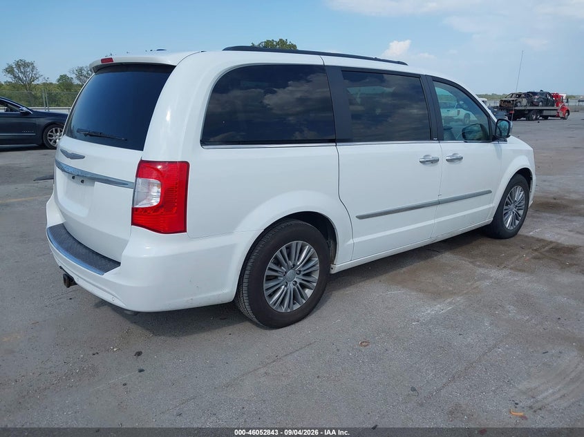 2014 CHRYSLER TOWN & COUNTRY auction photo 4