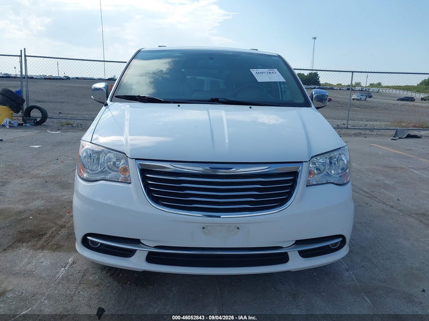 2014 CHRYSLER TOWN & COUNTRY auction photo 6