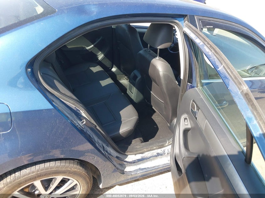 2017 VOLKSWAGEN JETTA auction photo 8