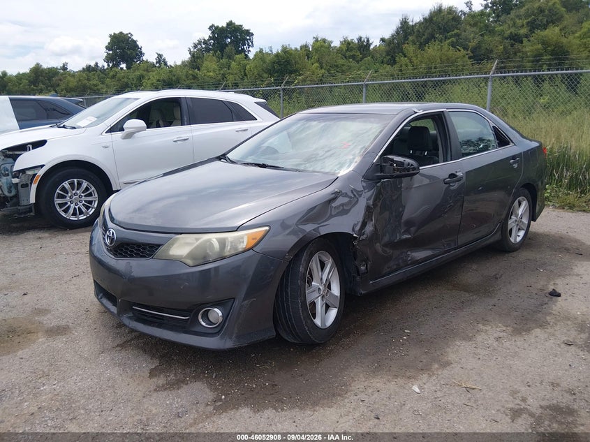 Vin: 4t1bf1fk2eu405925, lot: 46552429, toyota camry se 20142
