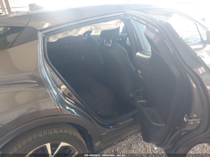 TOYOTA C-HR - zdjęcie 8