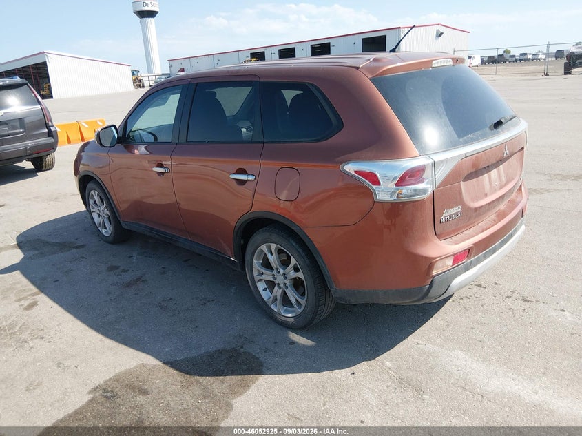 2015 MITSUBISHI OUTLANDER auction photo 3