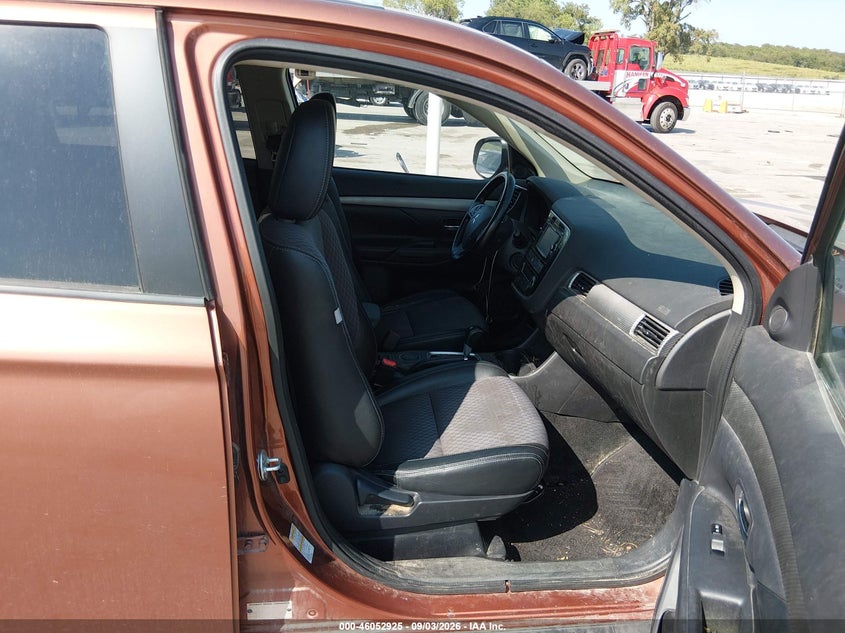 2015 MITSUBISHI OUTLANDER auction photo 5
