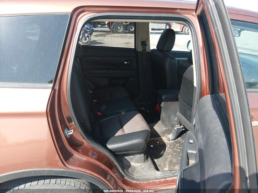 2015 MITSUBISHI OUTLANDER auction photo 8