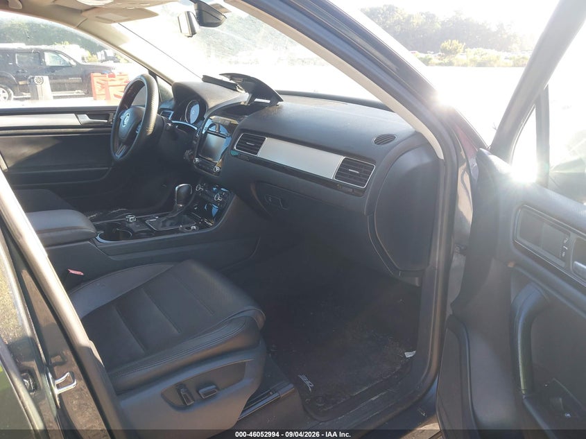 2014 VOLKSWAGEN TOUAREG auction photo 5