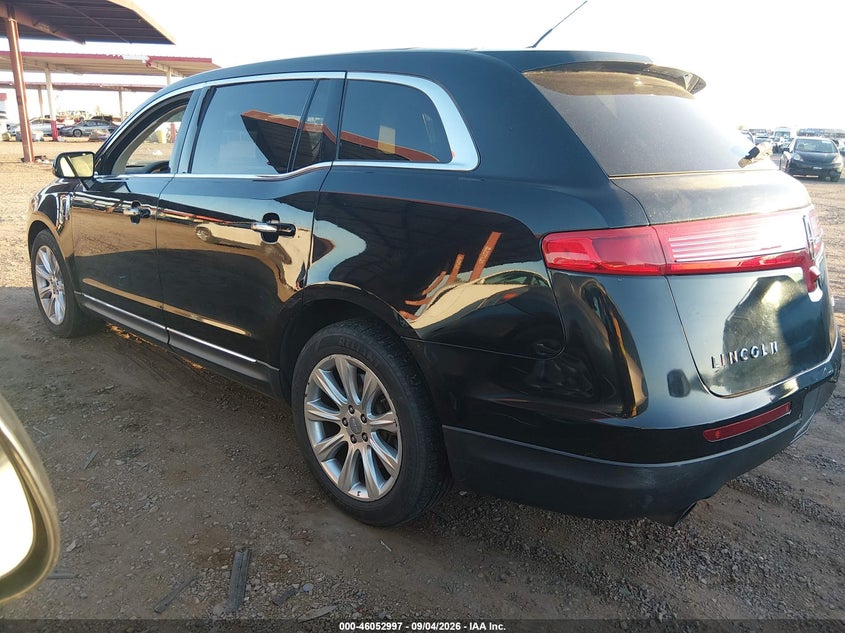 2019 LINCOLN MKT auction photo 3