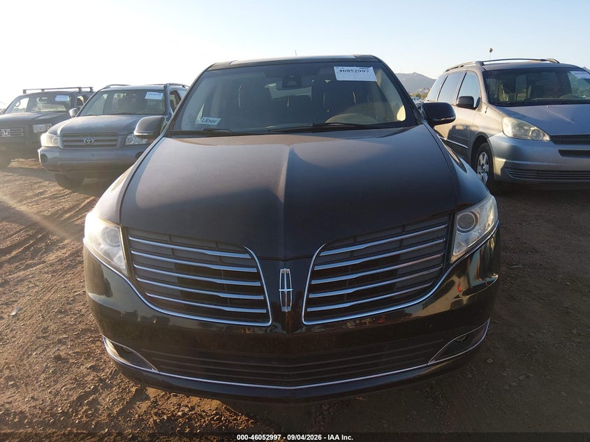 2019 LINCOLN MKT auction photo 6