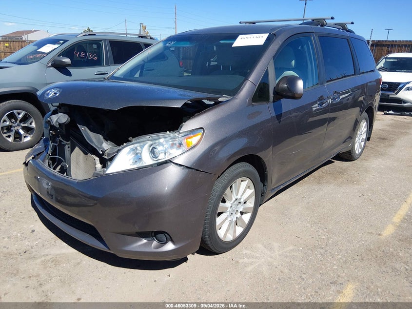 2015 Toyota Sienna Le 7 Passenger, Удар спереди, IAAI, VIN 5TDJK3DC7FS112000 — фото 2