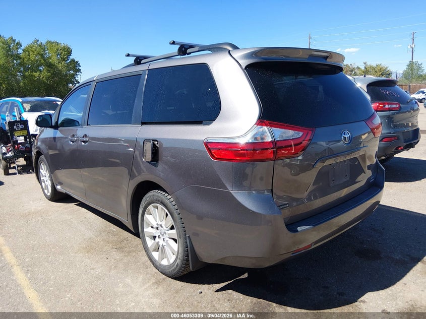 Photo 3 - TOYOTA SIENNA