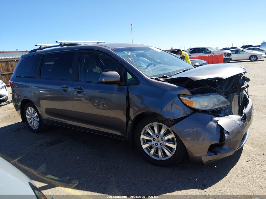 TOYOTA SIENNA - zdjęcie 13