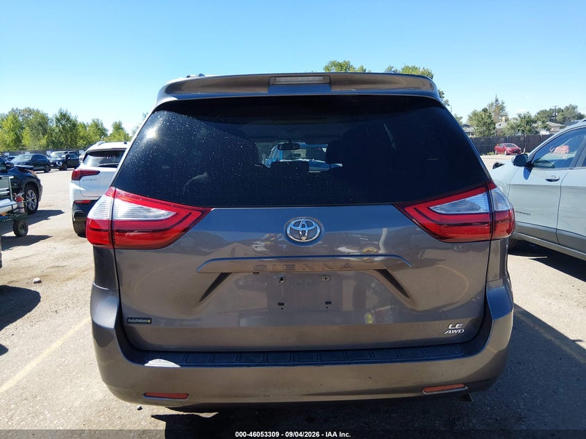 TOYOTA SIENNA - zdjęcie 16