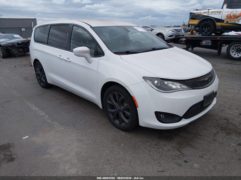Vin: 2c4rc1fgxjr354320, lot: 46552873, chrysler pacifica touring plus 2018 img_1