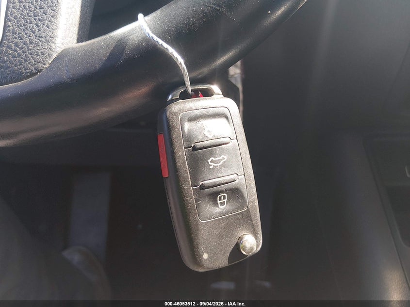 2016 VOLKSWAGEN TIGUAN S · Фото 11