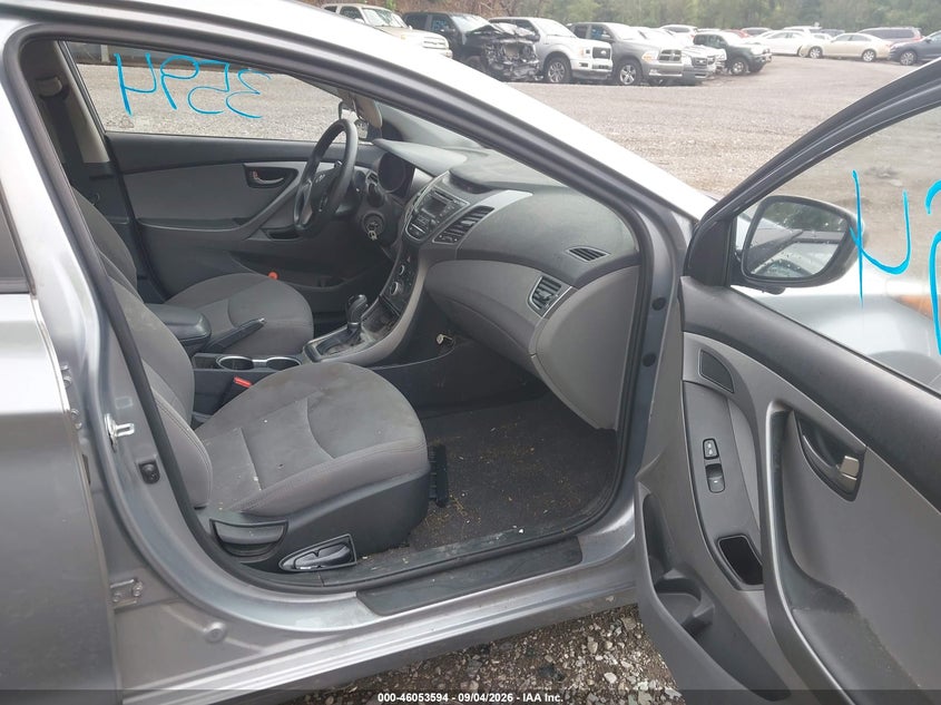 2016 HYUNDAI ELANTRA auction photo 5