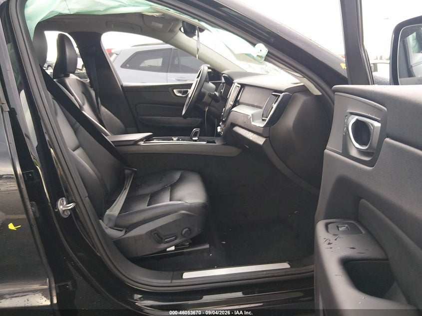 2024 VOLVO XC60 B5 CORE DARK THEME · Фото 5