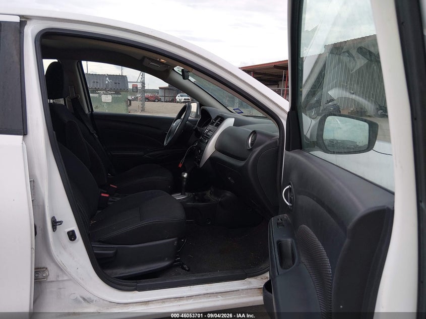 2017 NISSAN VERSA auction photo 5