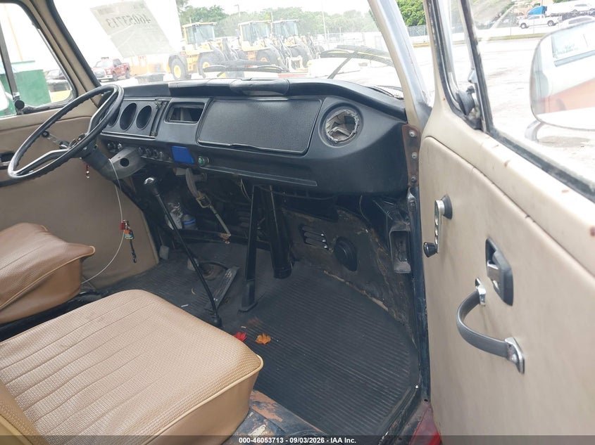 1970 VOLKSWAGEN BUS auction photo 5