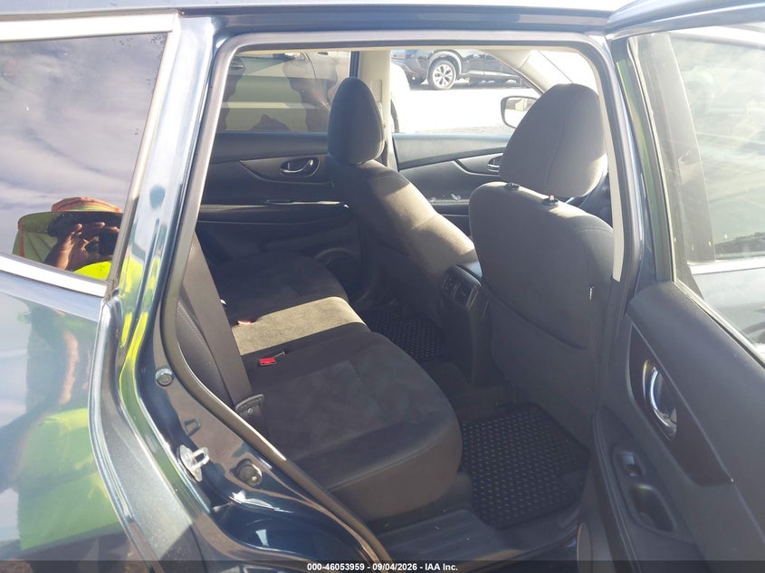 2015 NISSAN ROGUE auction photo 8
