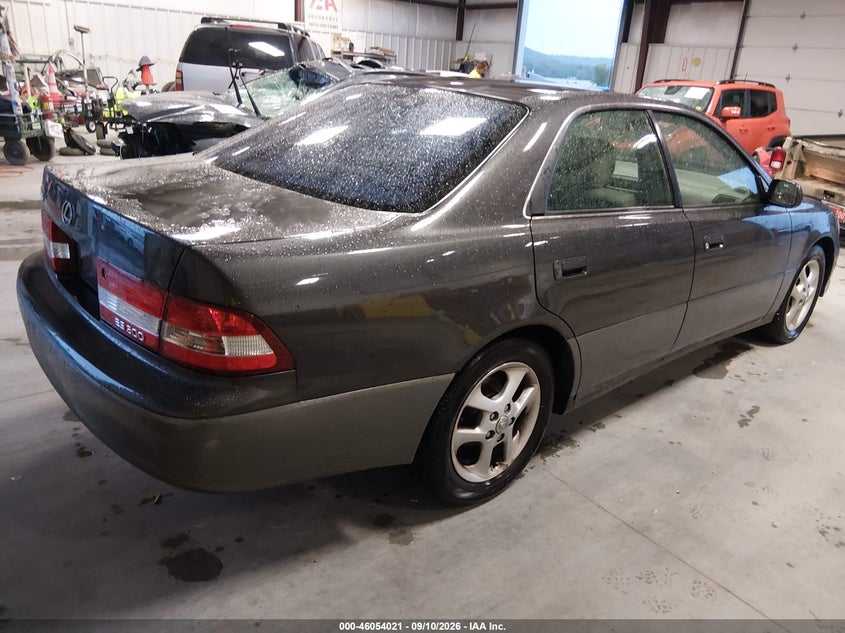2000 LEXUS ES 300 auction photo 4