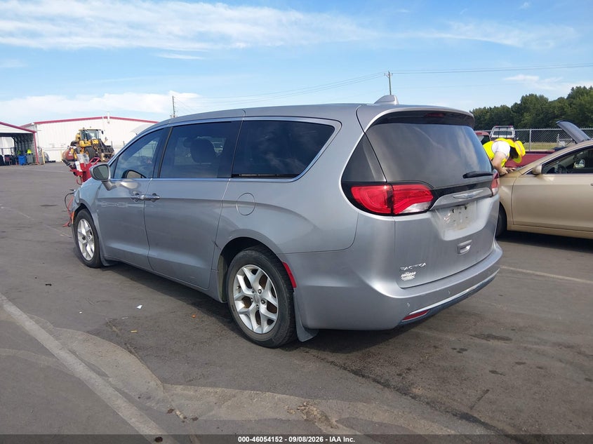 2018 CHRYSLER PACIFICA auction photo 3