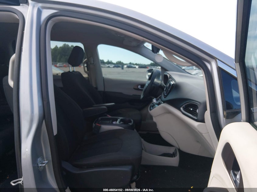 2018 CHRYSLER PACIFICA auction photo 5