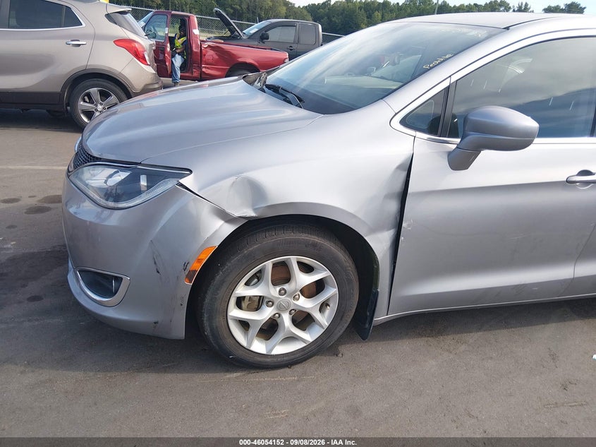 2018 CHRYSLER PACIFICA auction photo 6