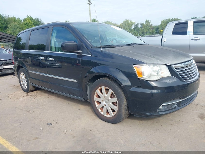 2015 CHRYSLER TOWN & COUNTRY auction photo 1