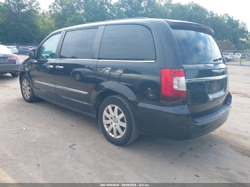 2015 CHRYSLER TOWN & COUNTRY auction photo 3
