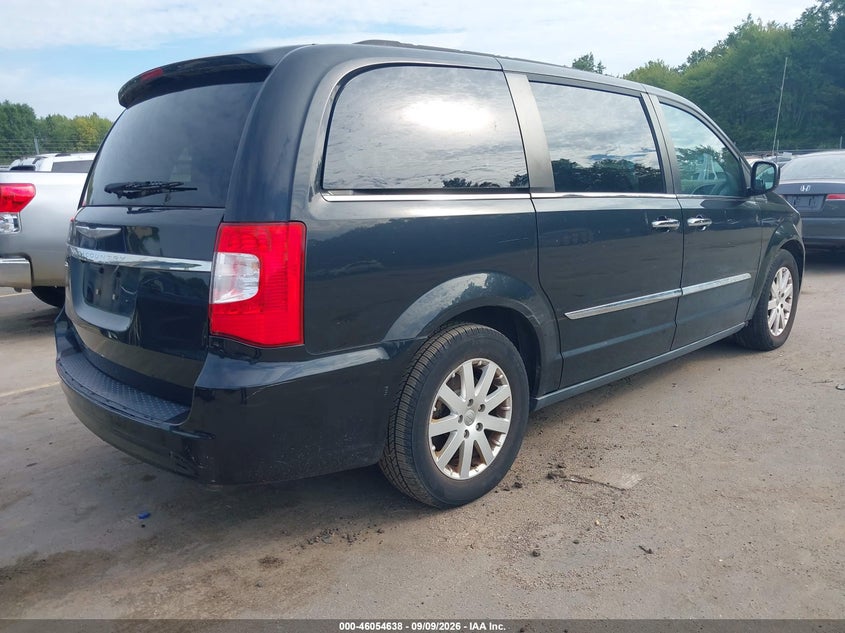 2015 CHRYSLER TOWN & COUNTRY auction photo 4