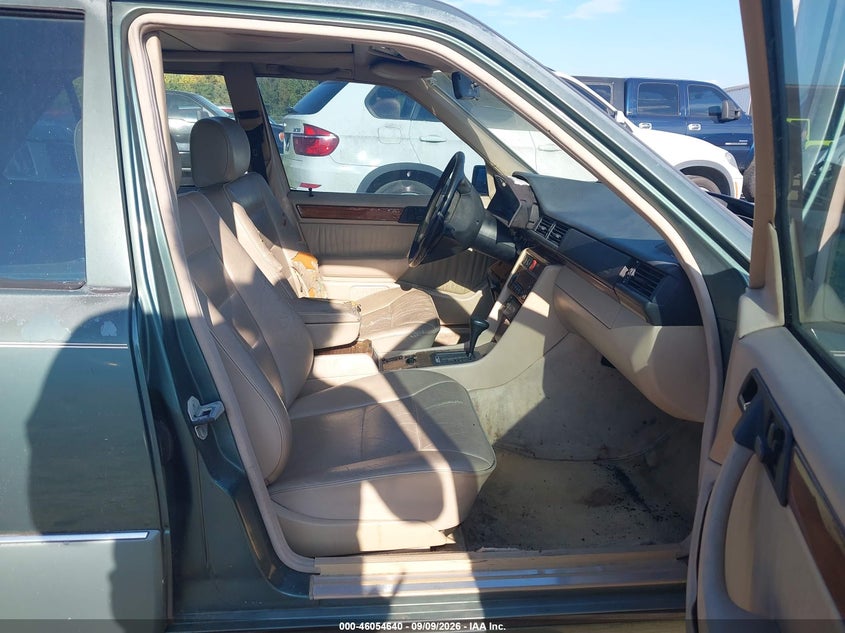 1994 MERCEDES-BENZ E auction photo 5