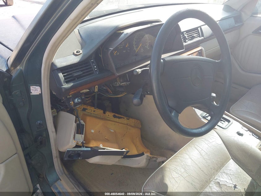 1994 MERCEDES-BENZ E auction photo 6