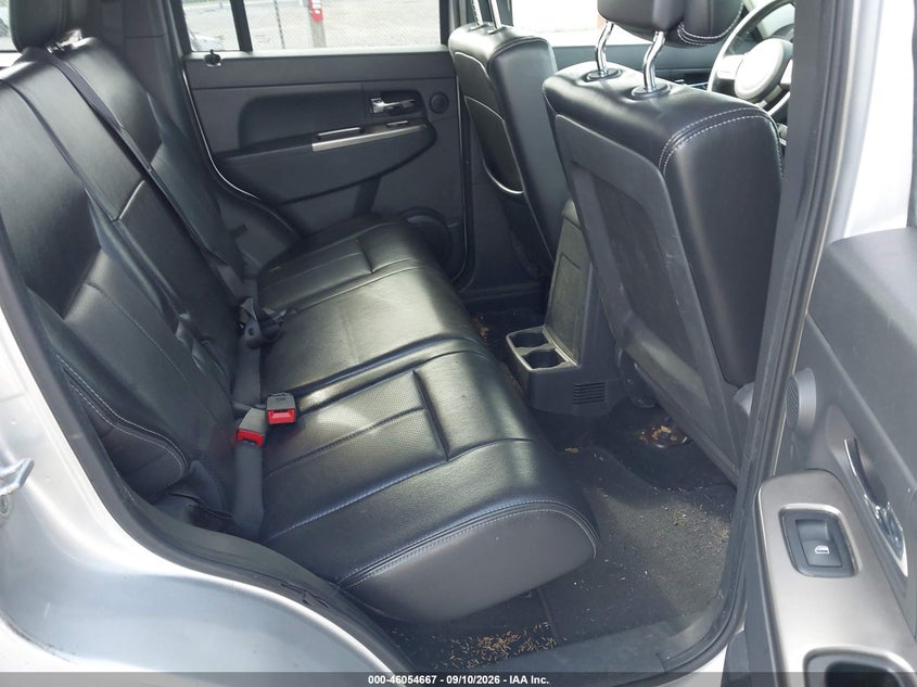 2011 JEEP LIBERTY auction photo 8