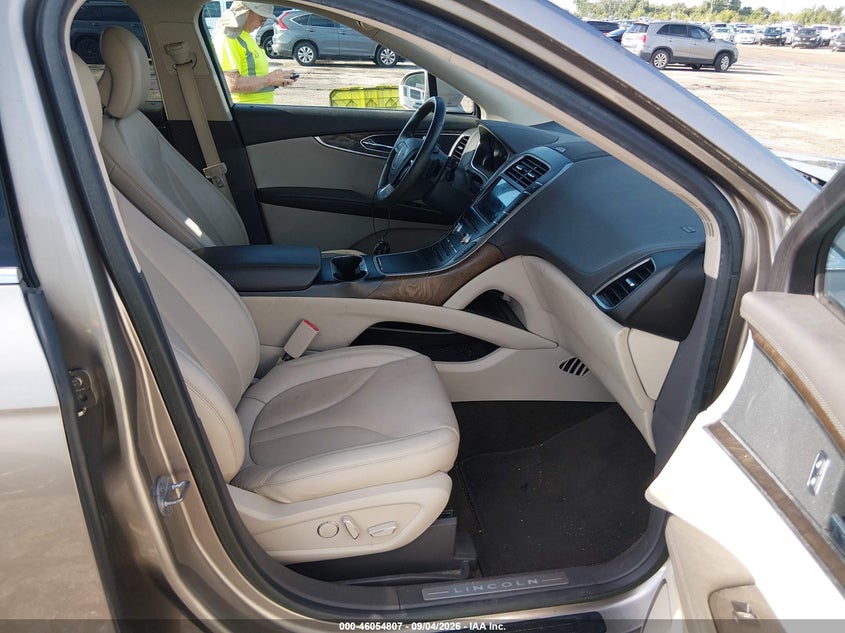 2019 LINCOLN NAUTILUS auction photo 5