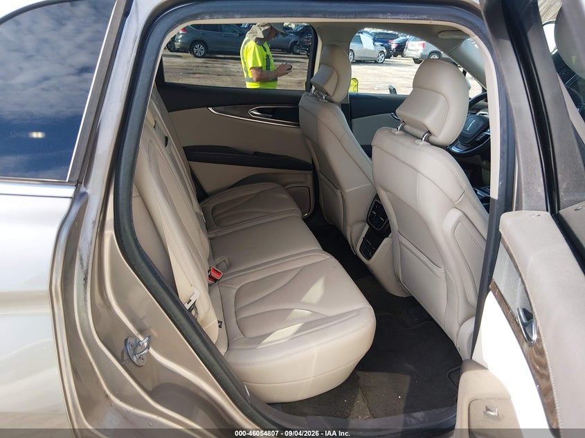 2019 LINCOLN NAUTILUS auction photo 8
