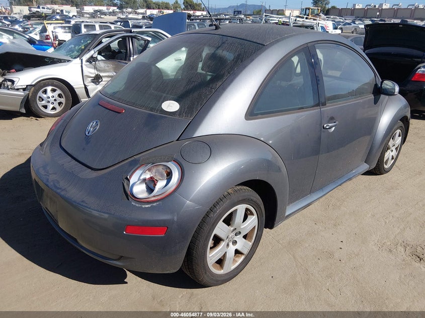 2007 VOLKSWAGEN NEW BEETLE auction photo 4