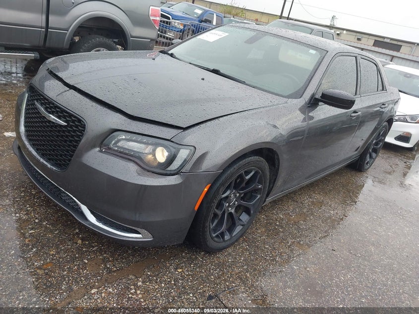 2019 CHRYSLER 300 auction photo 2