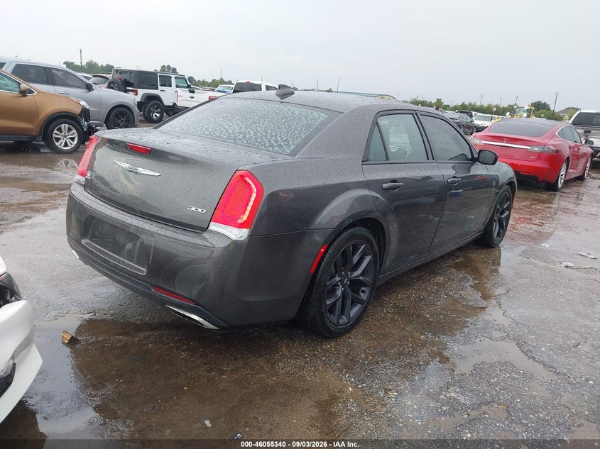 2019 CHRYSLER 300 auction photo 4
