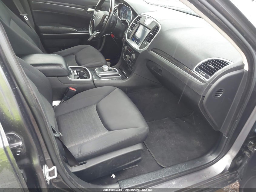 2019 CHRYSLER 300 auction photo 5