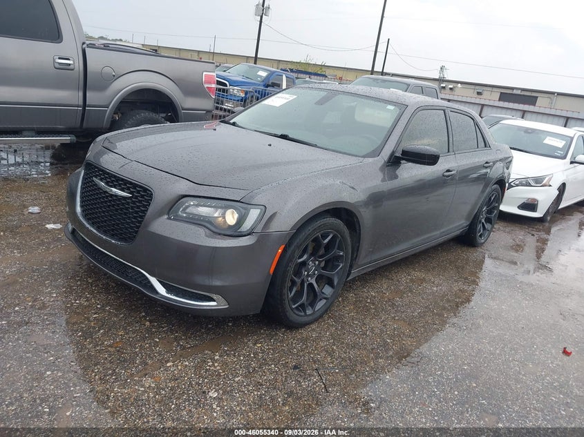 2019 CHRYSLER 300 auction photo 6