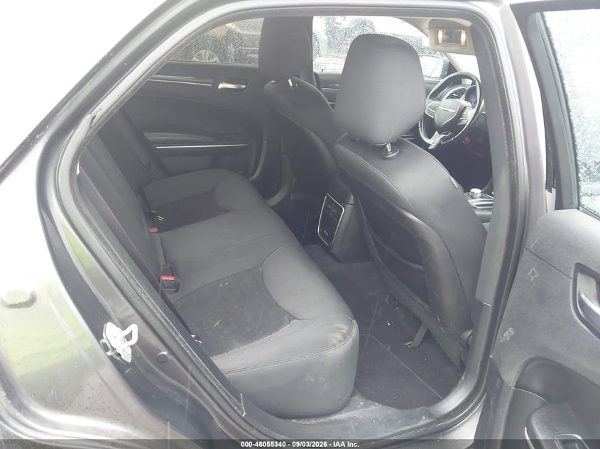 2019 CHRYSLER 300 auction photo 8