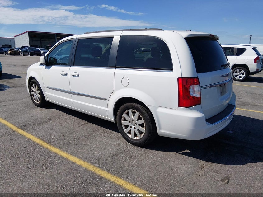 2016 CHRYSLER TOWN & COUNTRY auction photo 3