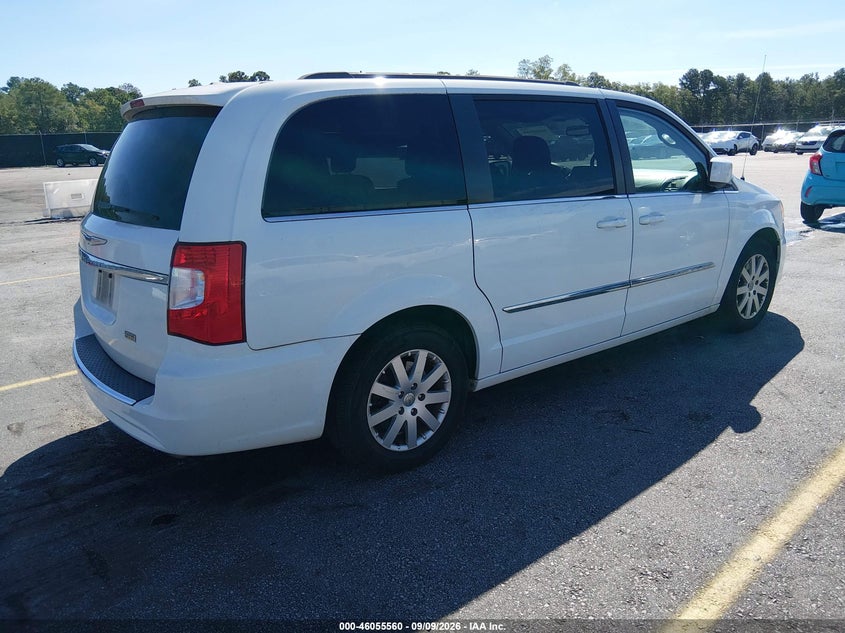 2016 CHRYSLER TOWN & COUNTRY auction photo 4