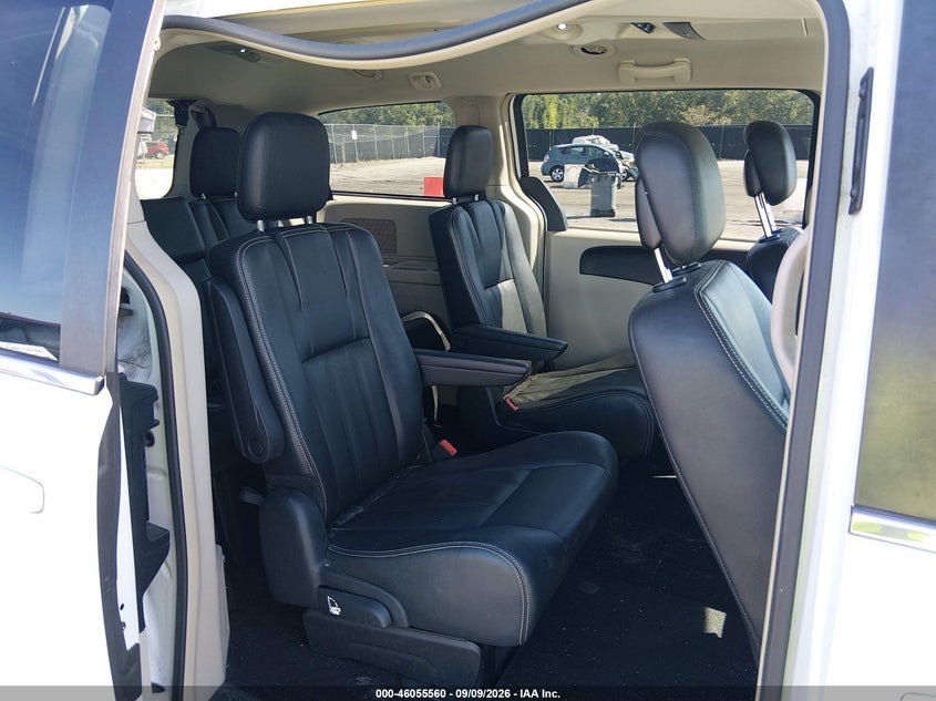 2016 CHRYSLER TOWN & COUNTRY auction photo 8