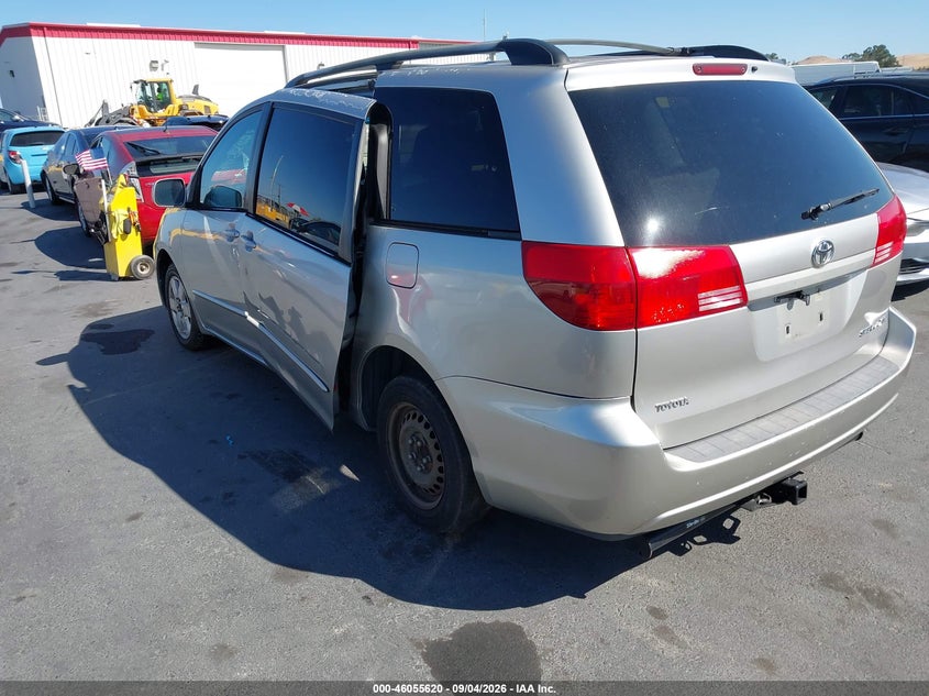 2004 TOYOTA SIENNA auction photo 3