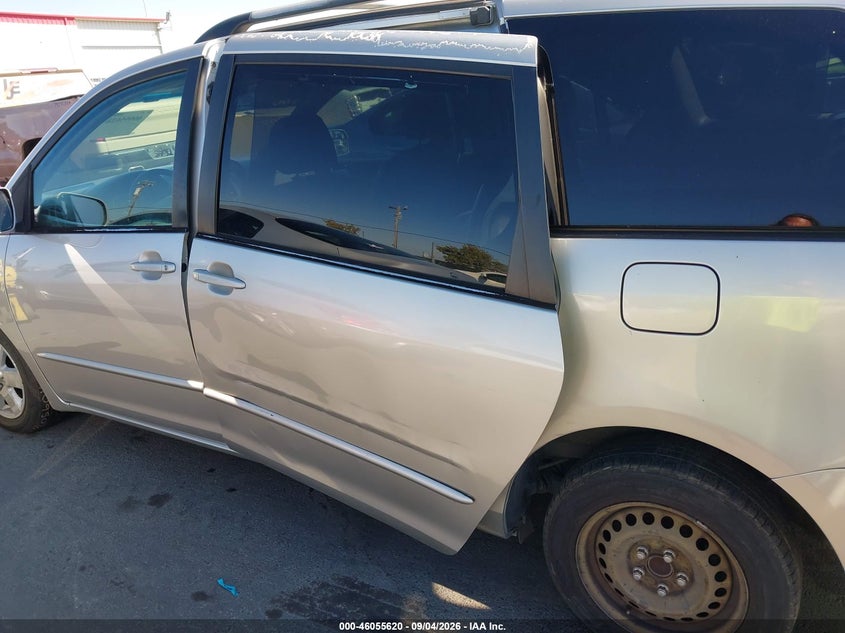 2004 TOYOTA SIENNA auction photo 6