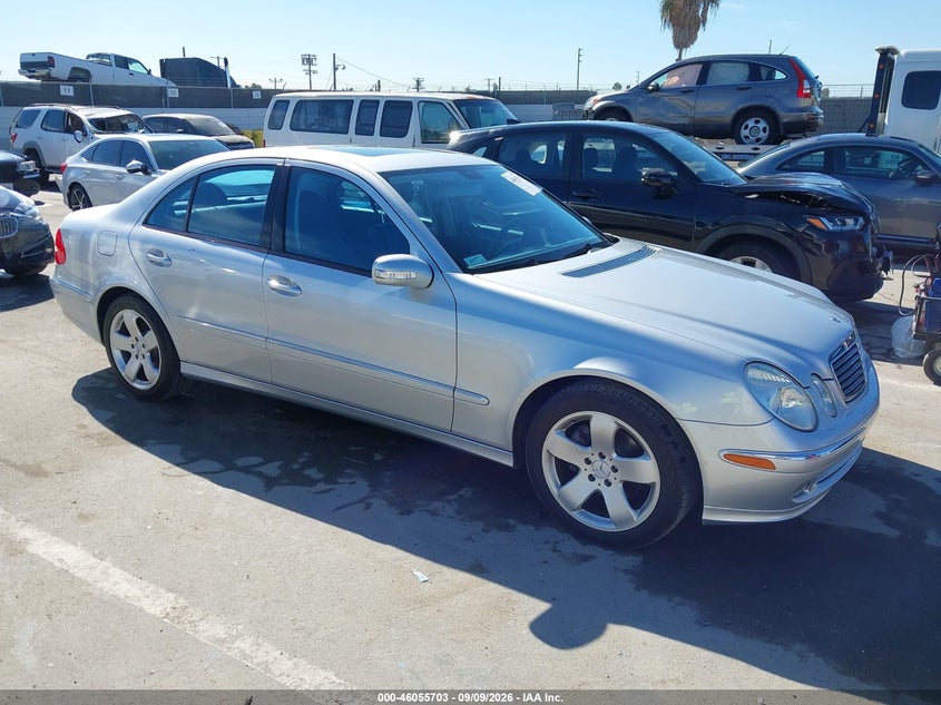 2006 MERCEDES-BENZ E 350 — zdjęcie z aukcji