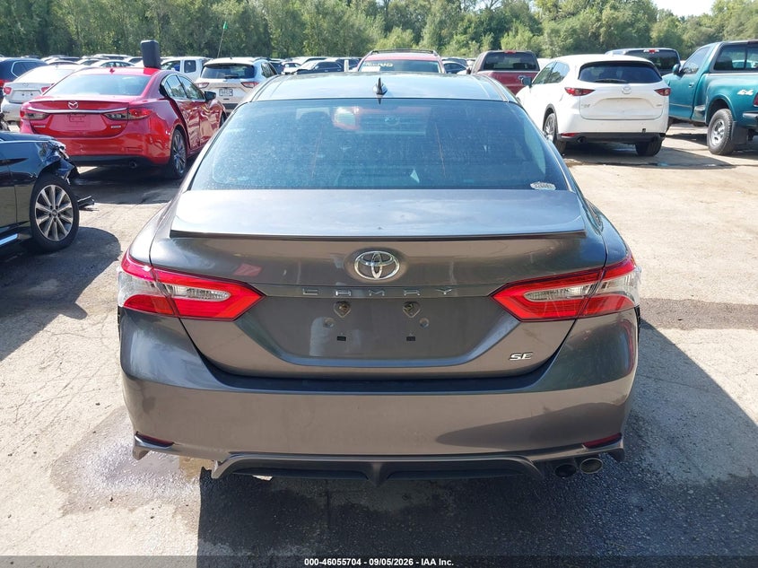 TOYOTA CAMRY - zdjęcie 16