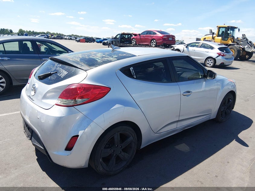 2012 HYUNDAI VELOSTER auction photo 4