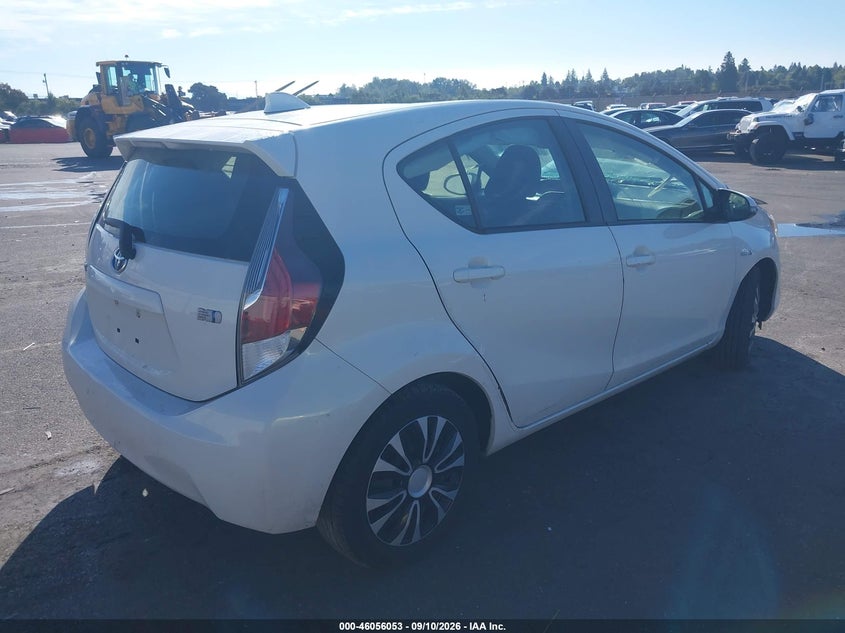 Vin: jtdkdtb38f1579070, lot: 46555575, toyota prius c two 20154