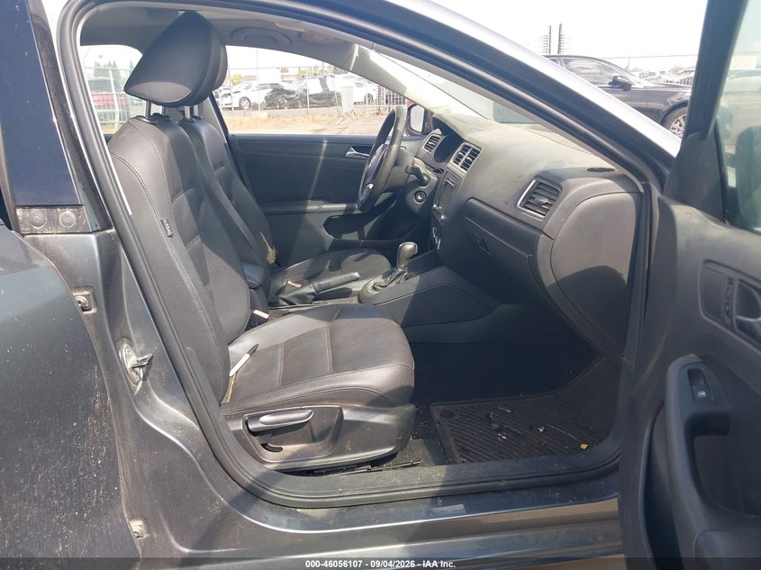 2011 VOLKSWAGEN JETTA auction photo 5